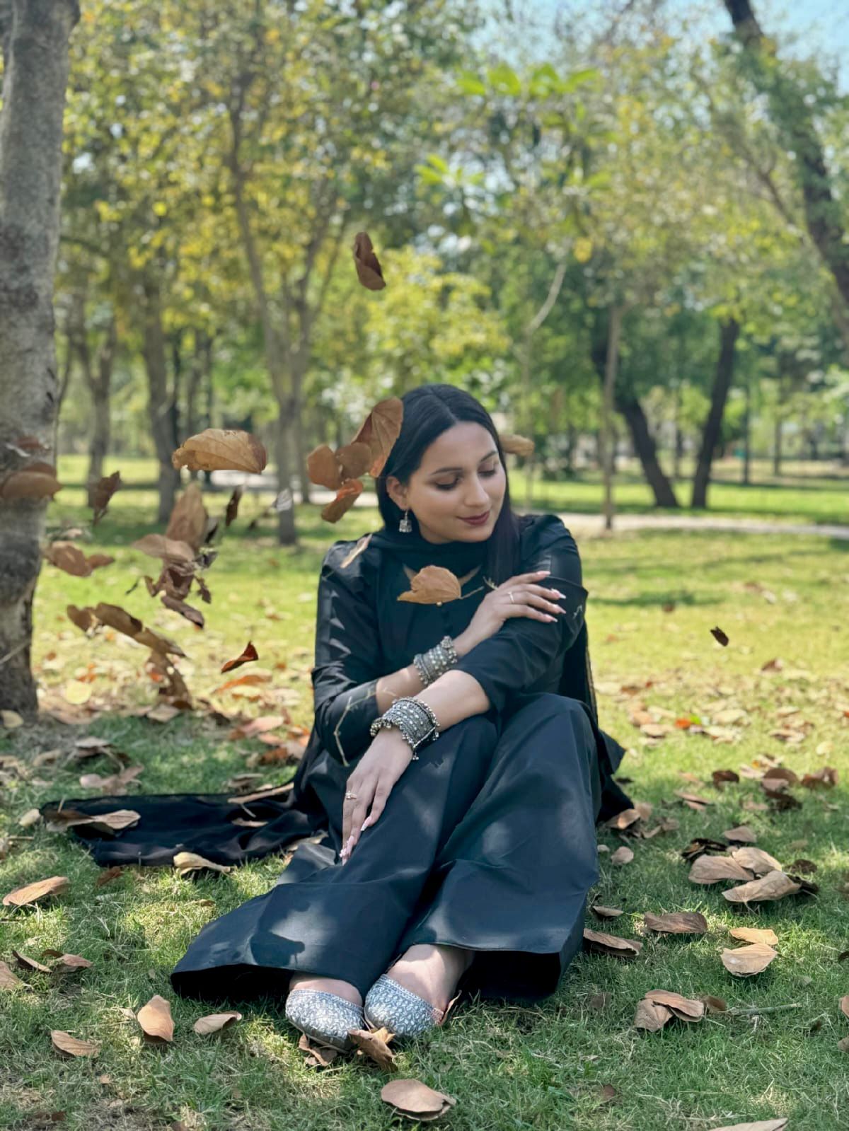 Seyah Farshi – Graceful Black Short Dress with Classic Farshi Shalwar | Zyphoria