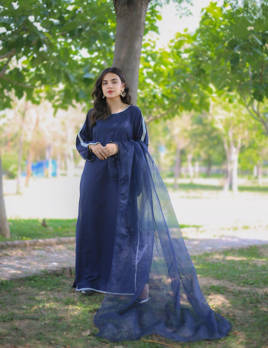 Azal – Navy Blue Long Dress with White Lace Detailing | Zyphoria