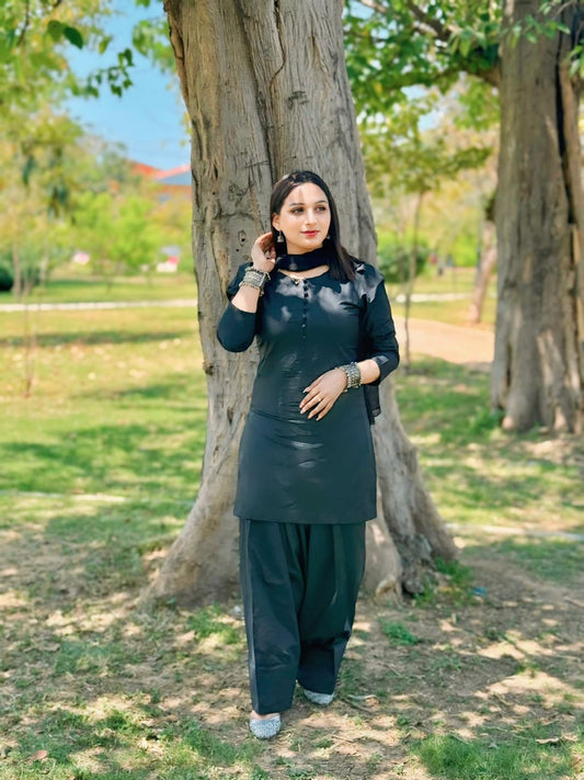 Seyah Farshi – Graceful Black Short Dress with Classic Farshi Shalwar | Zyphoria