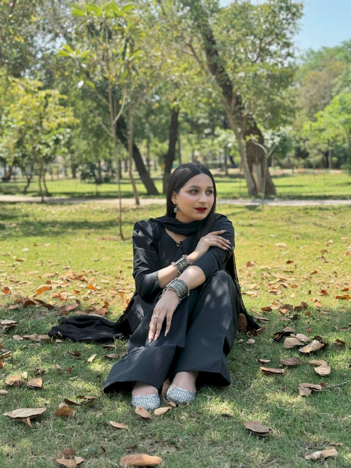 Seyah Farshi – Graceful Black Short Dress with Classic Farshi Shalwar | Zyphoria