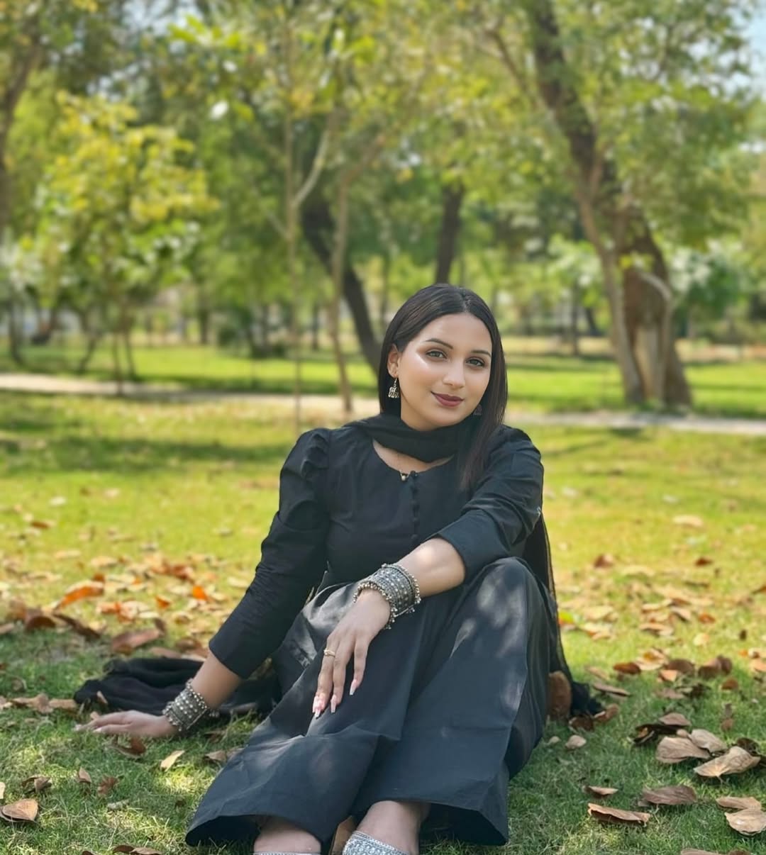 Seyah Farshi – Graceful Black Short Dress with Classic Farshi Shalwar | Zyphoria